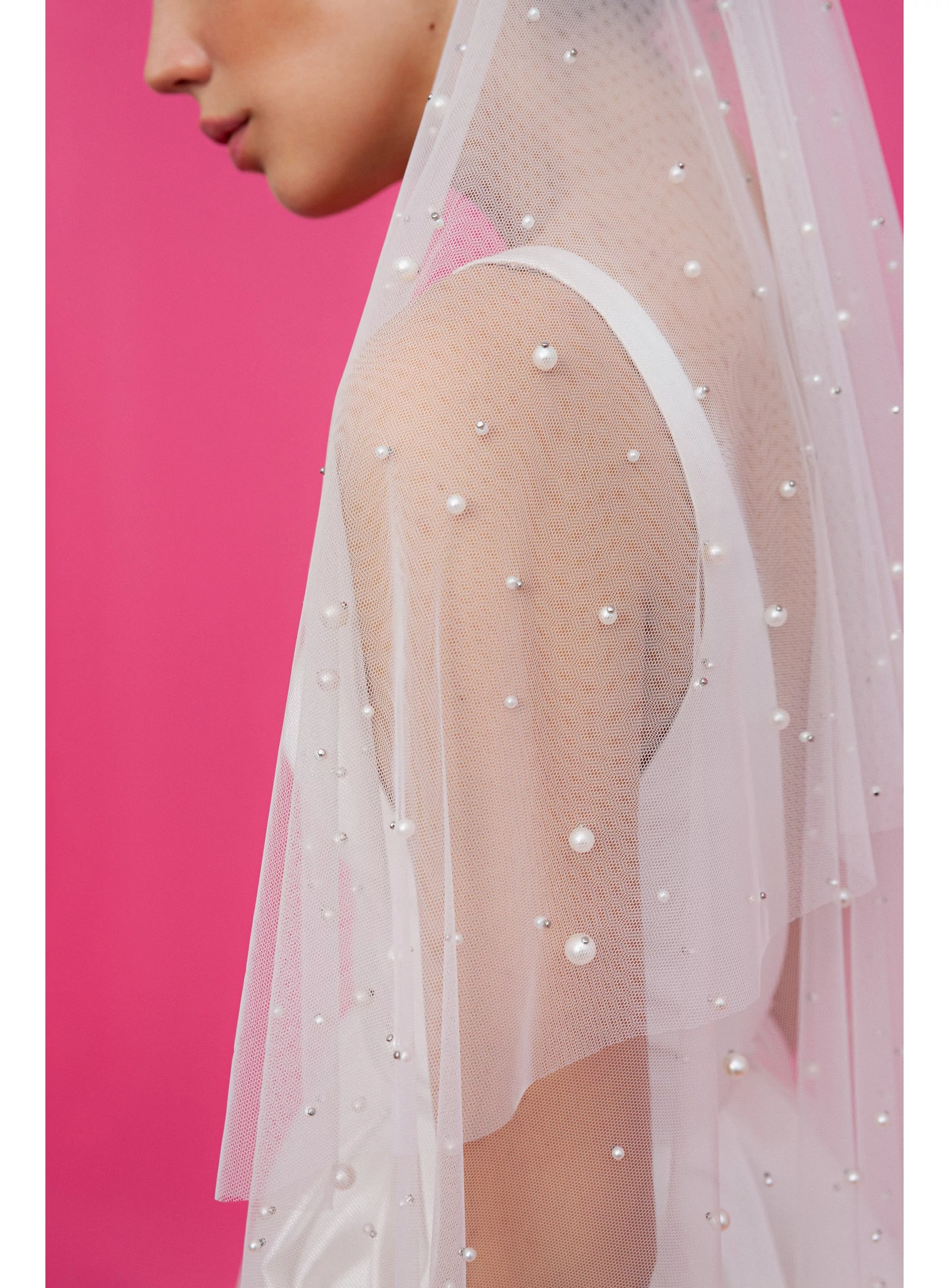 Rövid gyöngyös fátyol