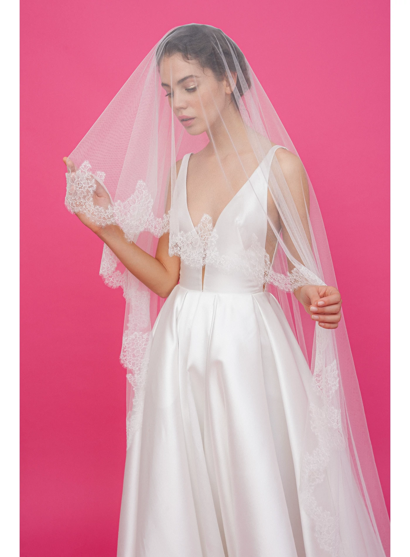 Hosszú bordűrös fátyol