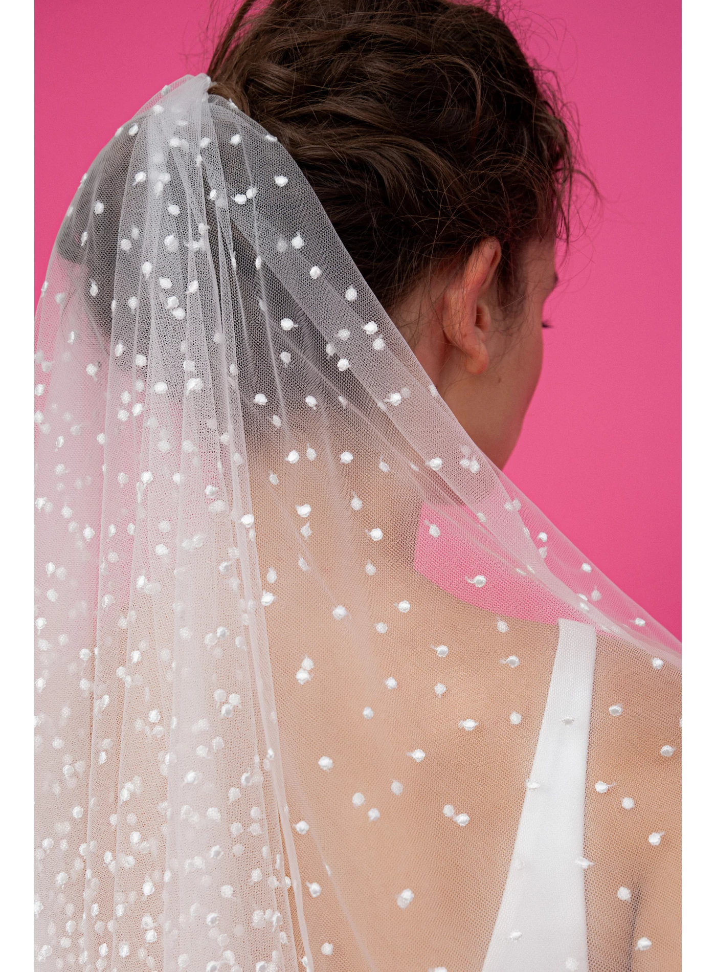 Rövid pöttyös fátyol