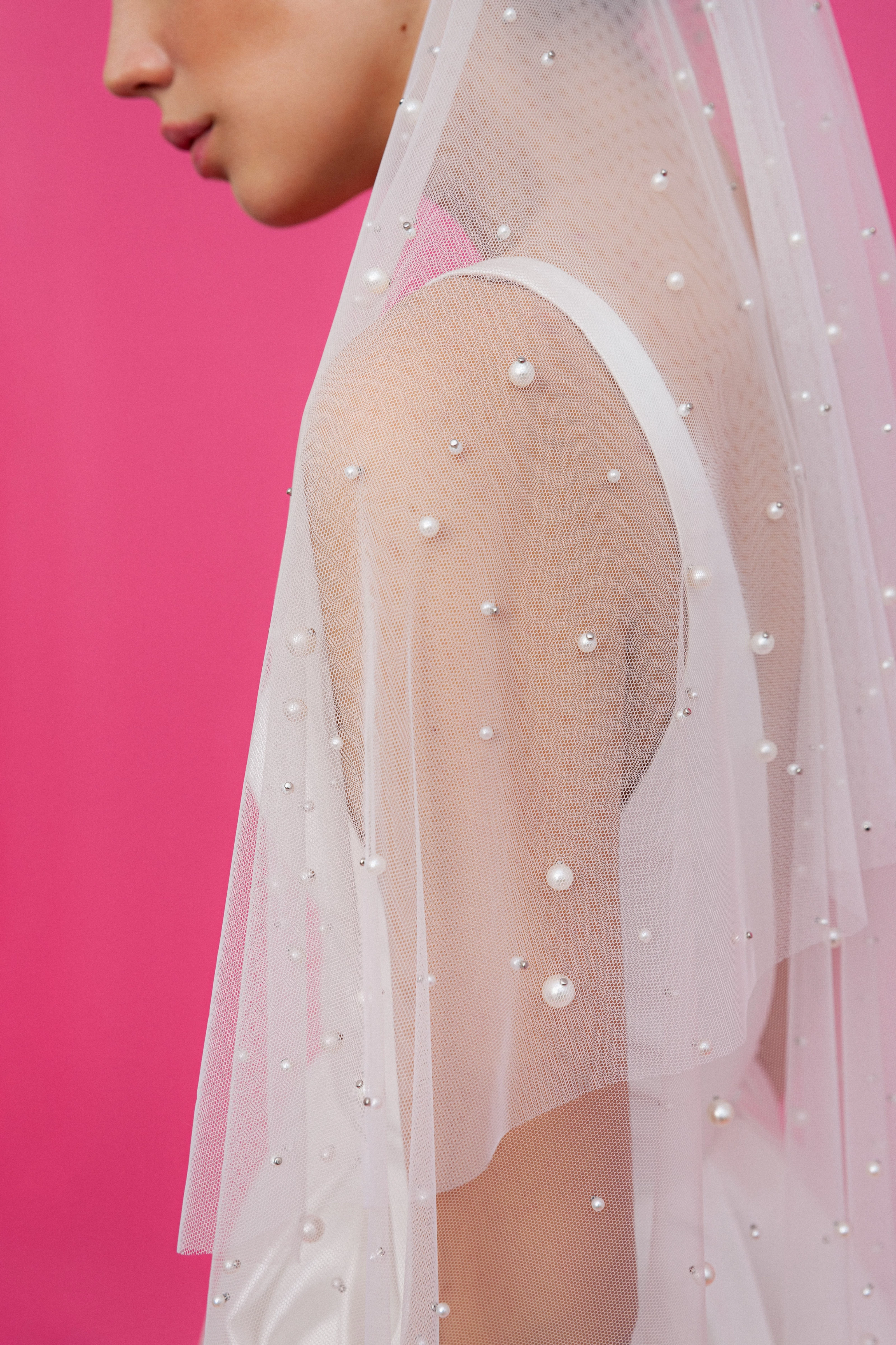 Rövid gyöngyös fátyol