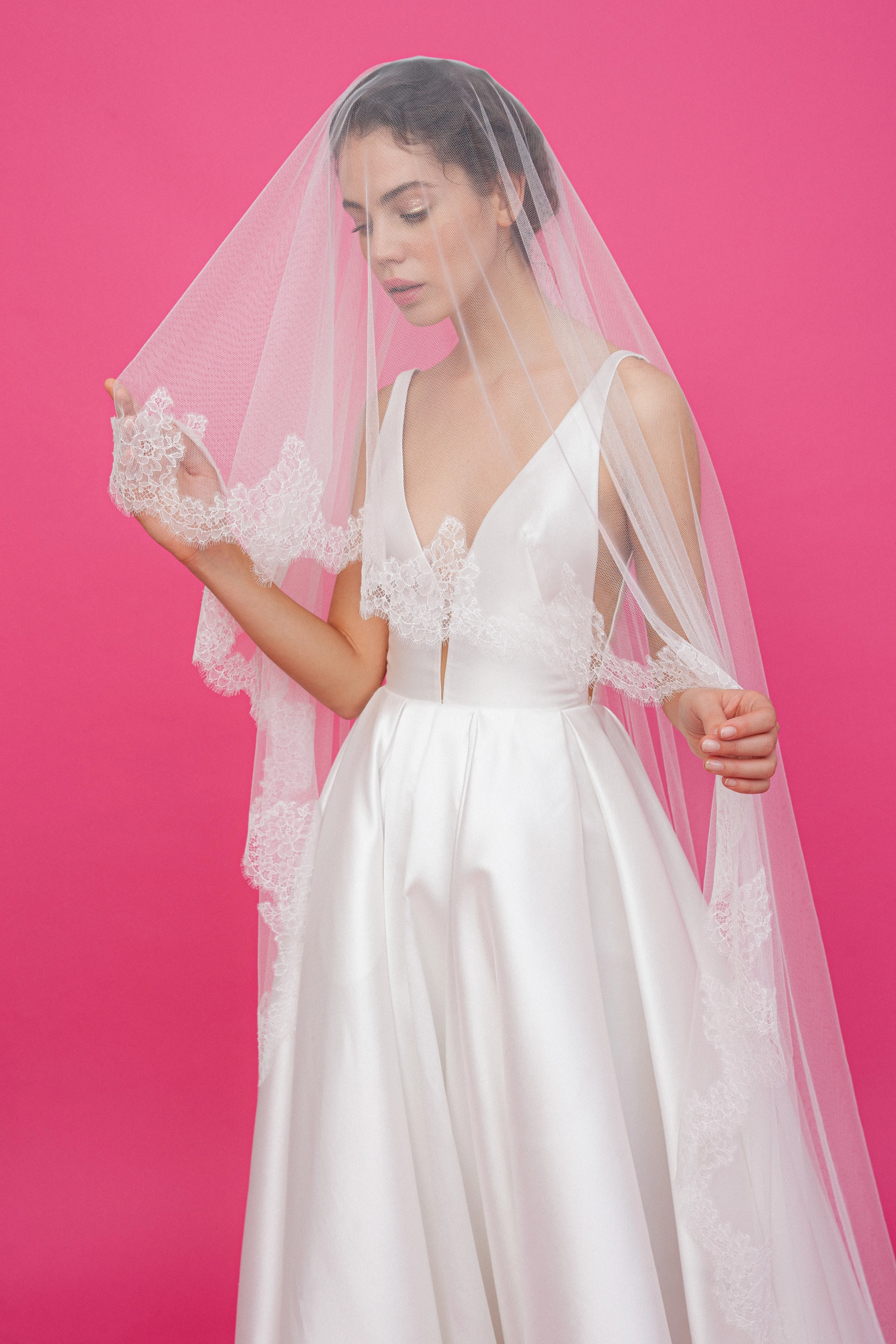 Hosszú bordűrös fátyol