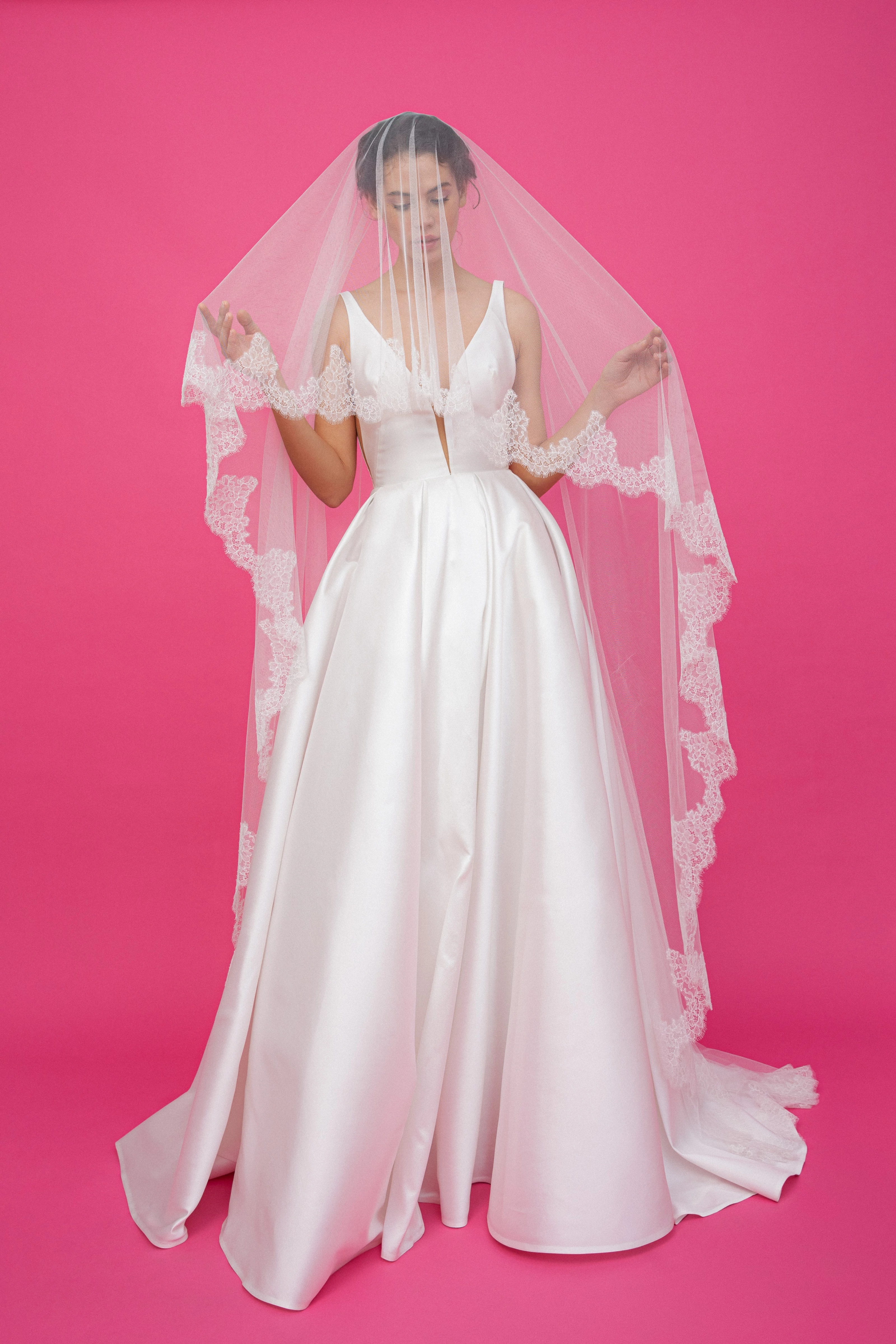 Hosszú bordűrös fátyol