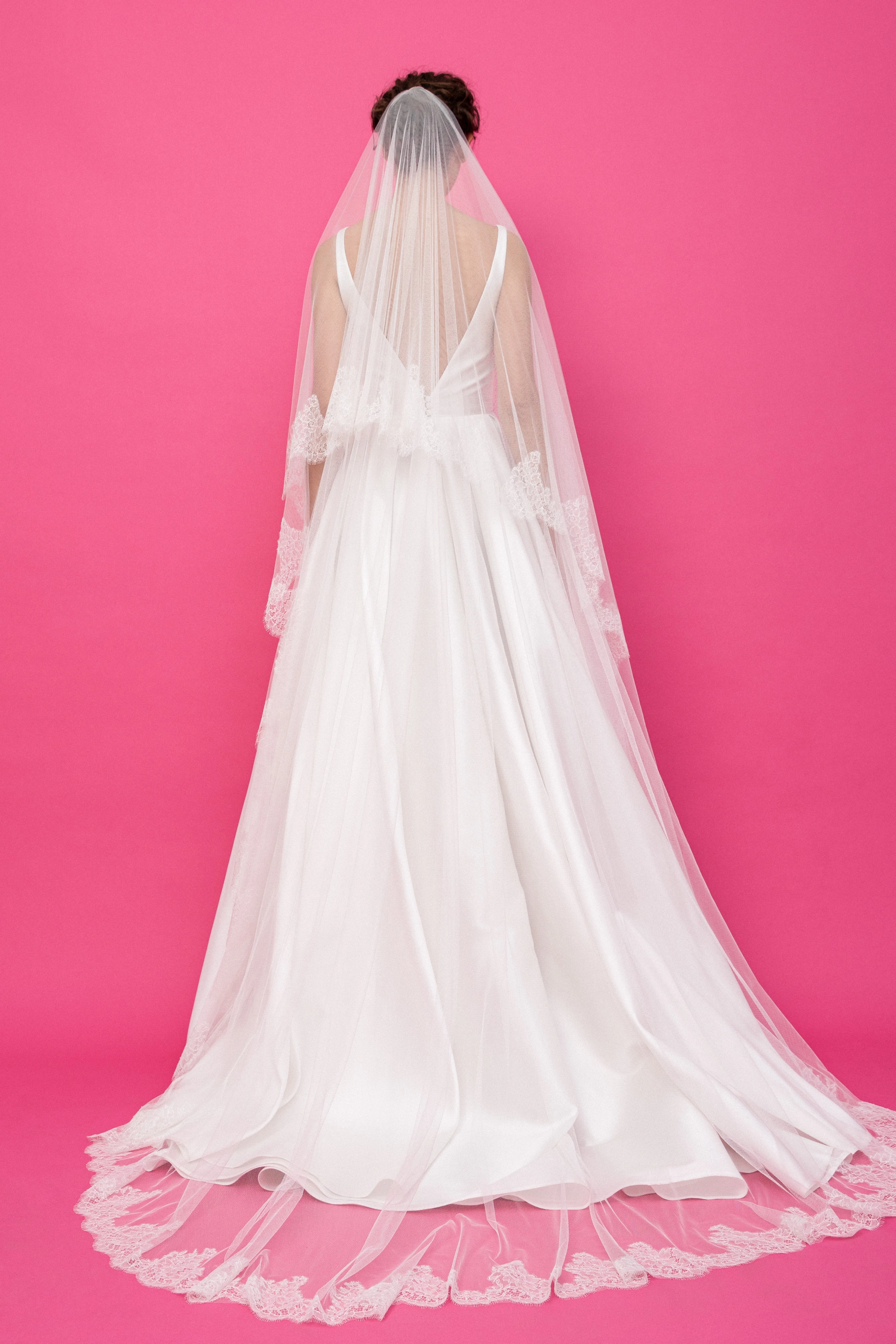 Hosszú bordűrös fátyol