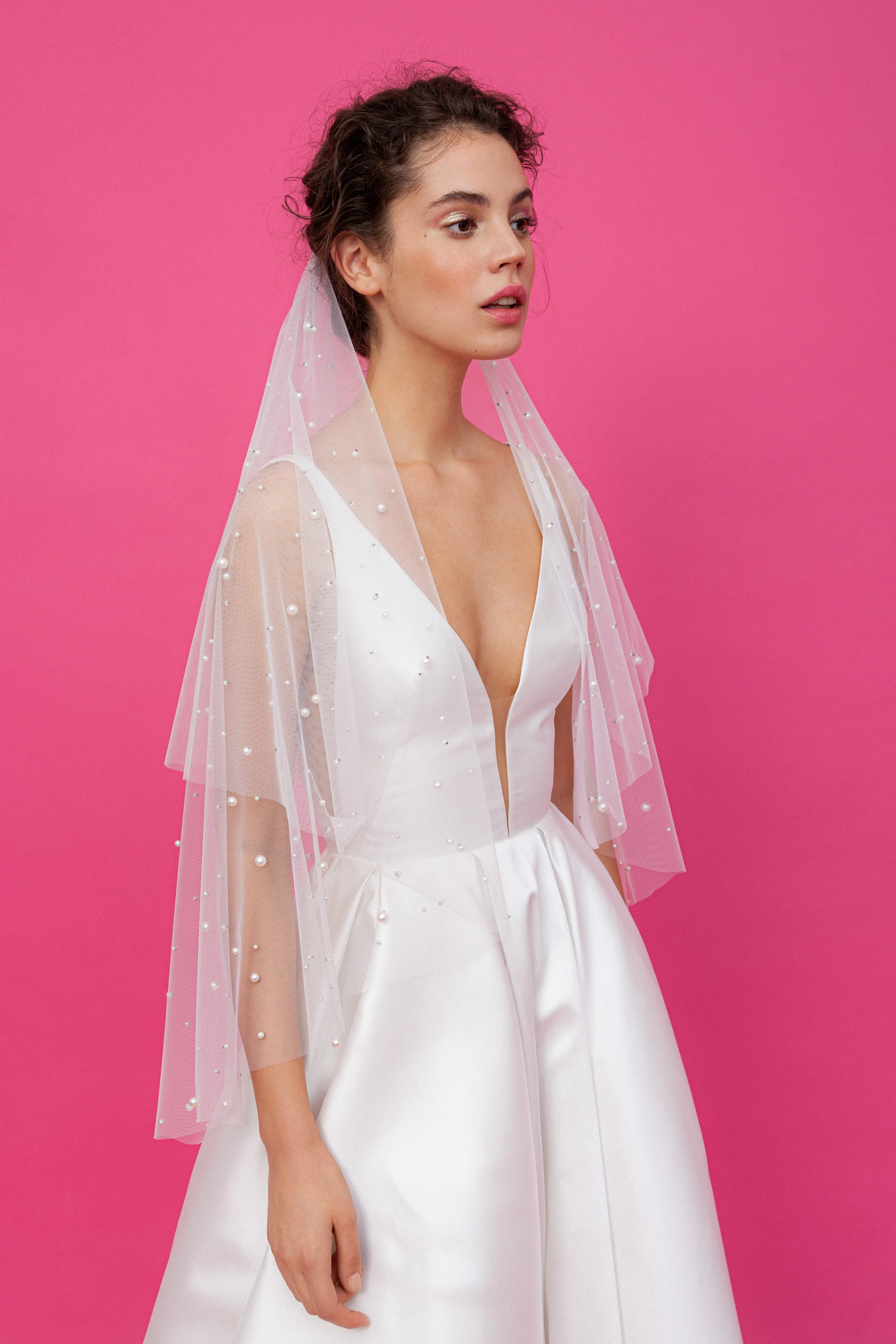 Rövid gyöngyös fátyol