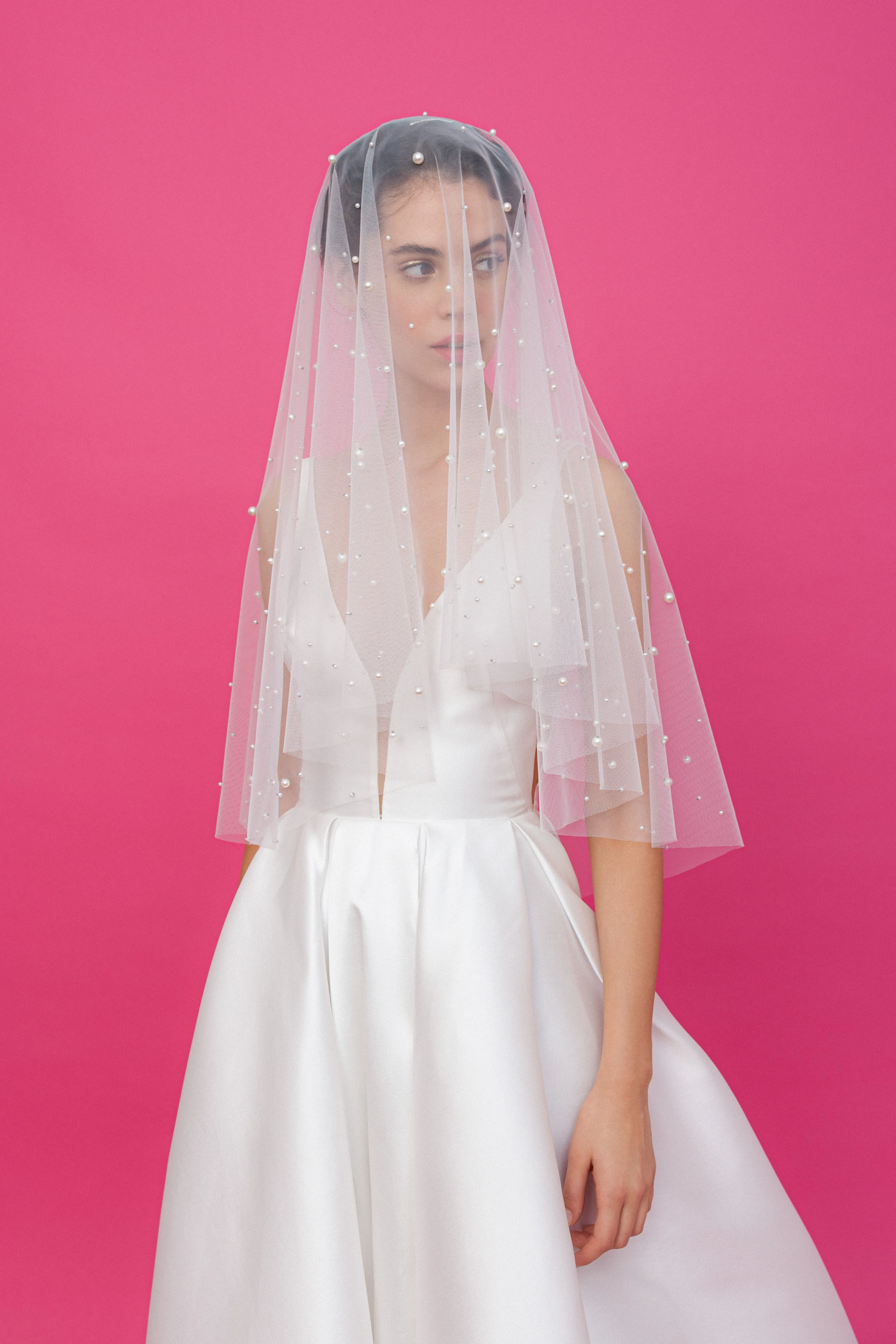 Rövid gyöngyös fátyol