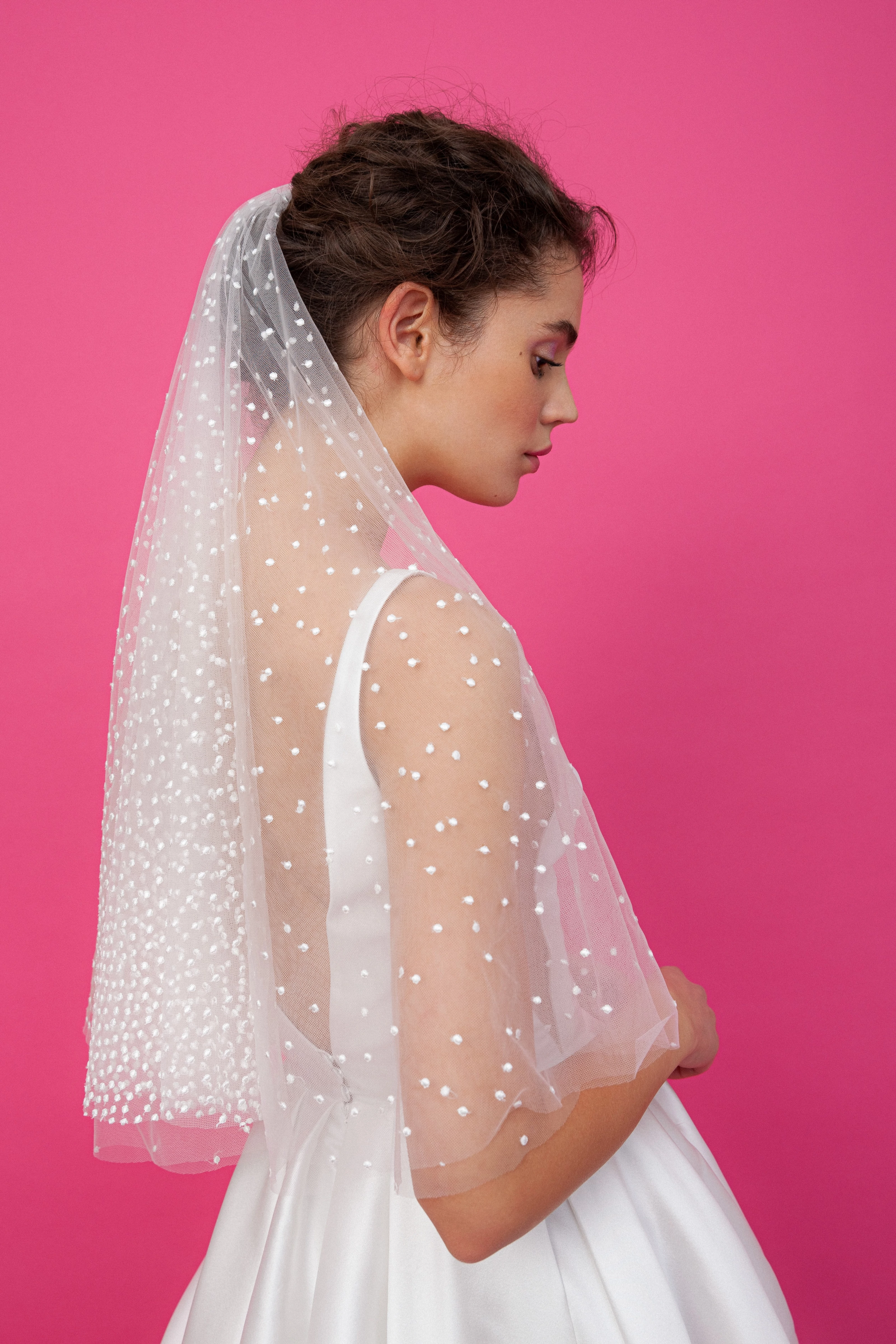 Rövid pöttyös fátyol