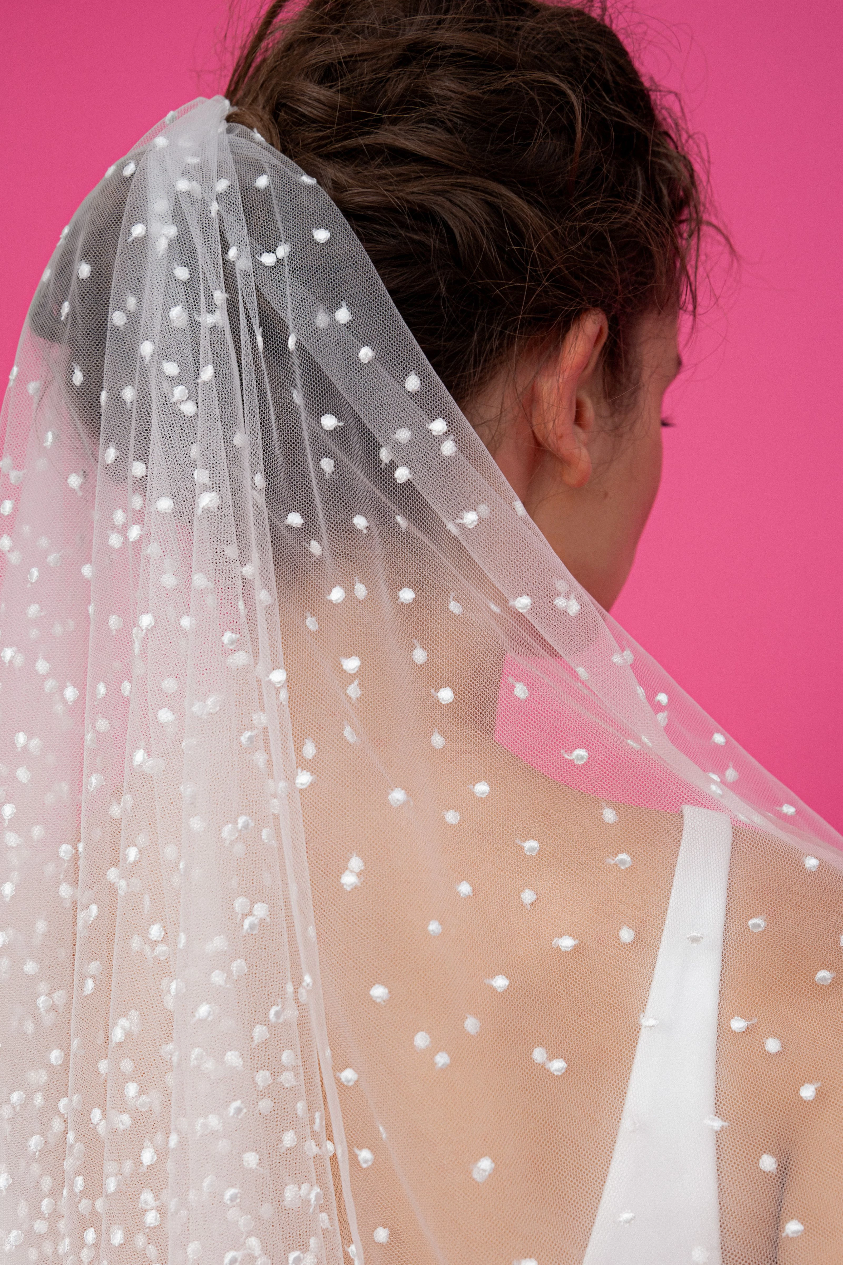 Rövid pöttyös fátyol