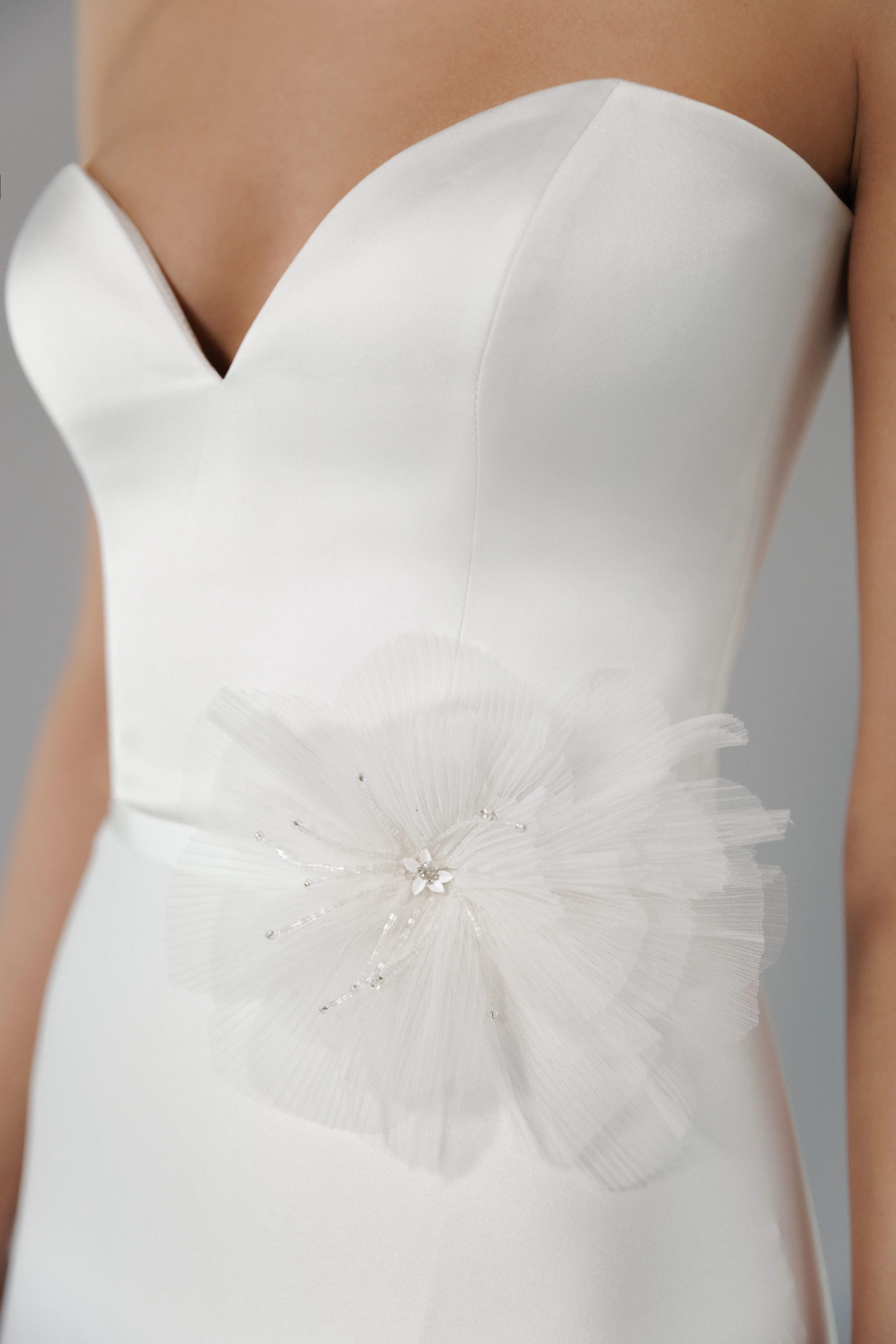 Pleated tulle floral satin belt